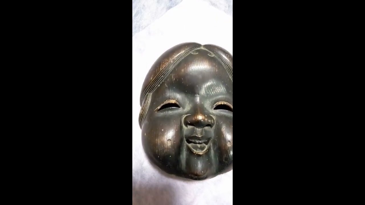 the mask in black