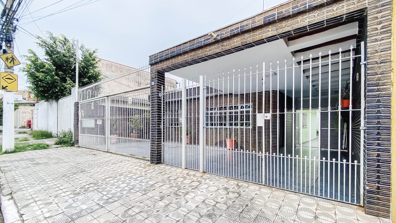 Casa t&eacute;rrea na Vila Guilhermina com 3 dormit&oacute;rios, espa&ccedil;o gourmet e 6 vagas!