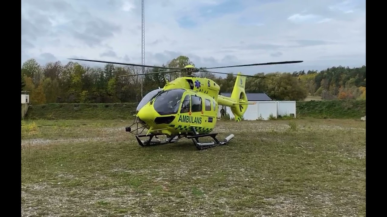 Ambulanshelikopter drar igång från avstängd till luftburen