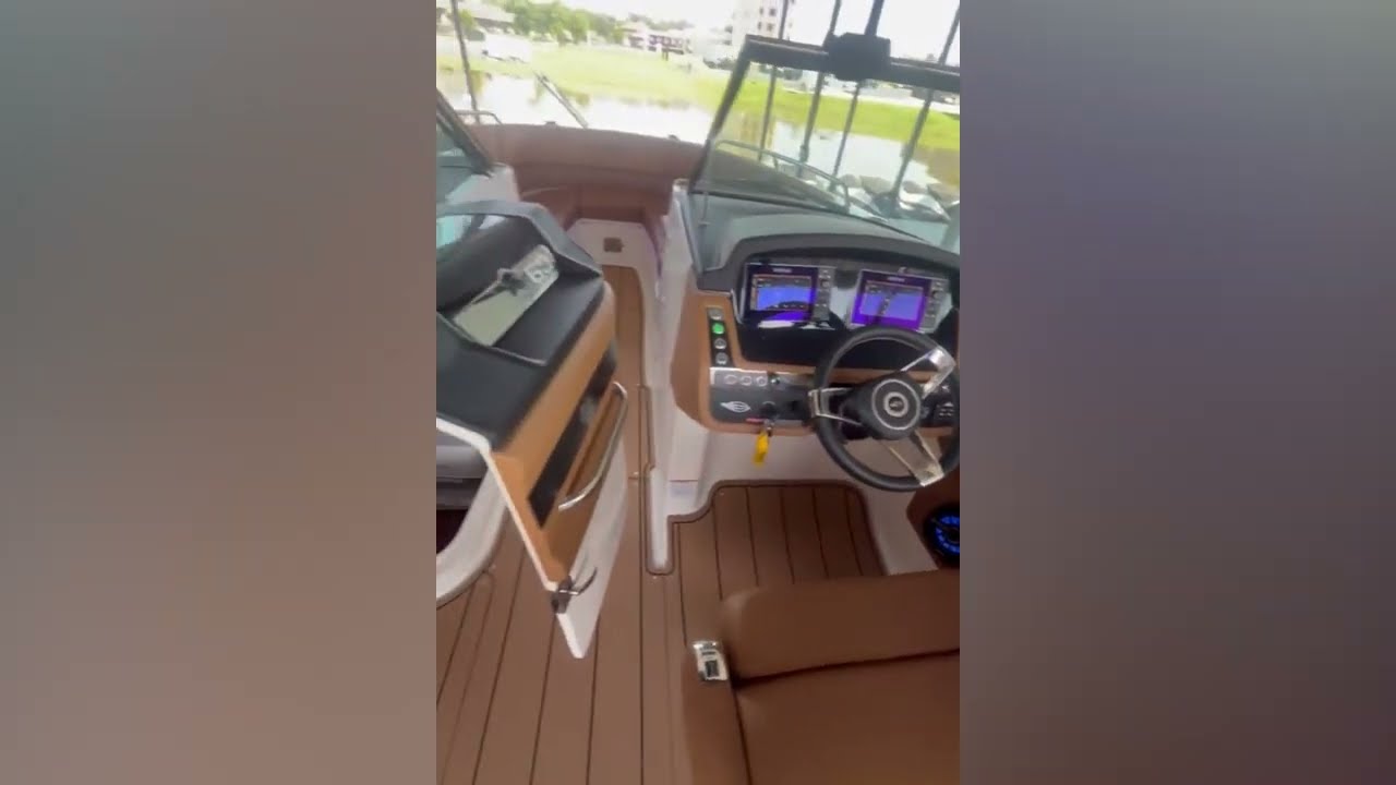 2025 Chaparral 30 Surf &ndash; Luxury Surf Boat with Malibu Surf Gate