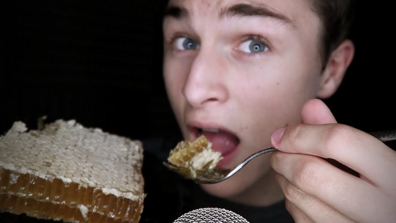 ASMR | Eating Raw Honeycomb~ STICKY EATING SOUNDS (Sleep-Inducing)
