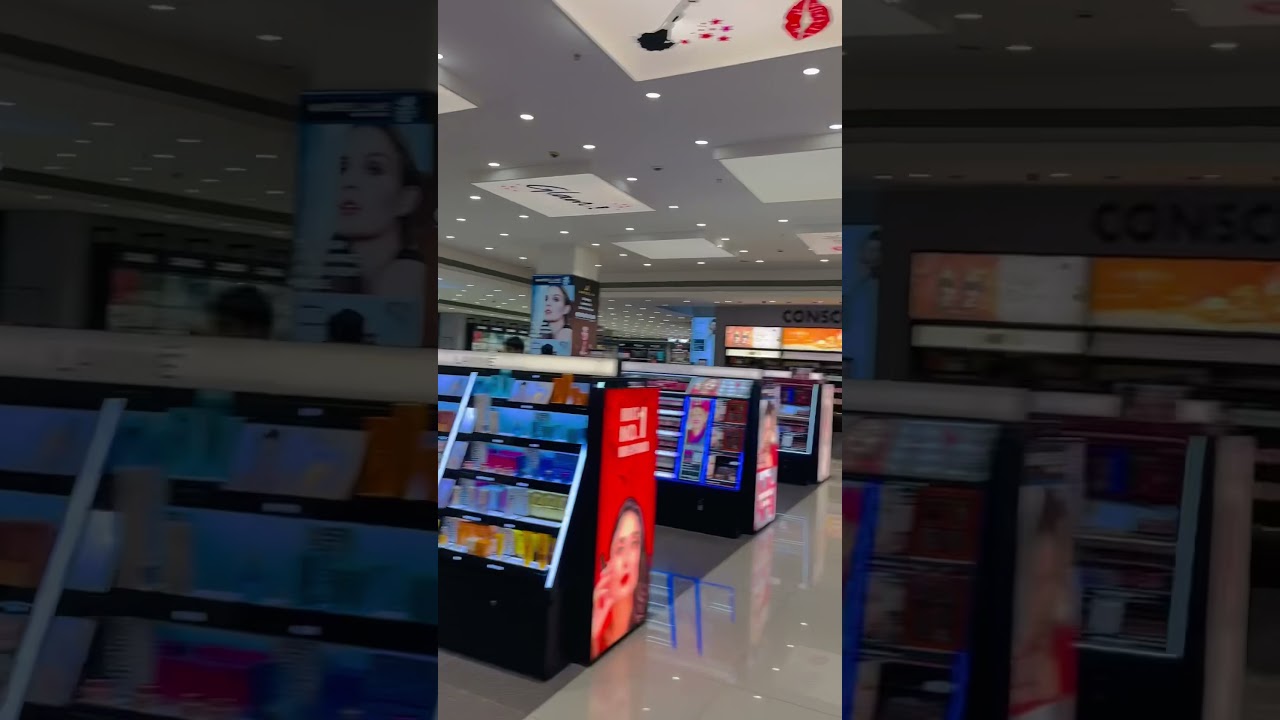 Shoppers stop in gipmall of India Noida city,best shopping mall 