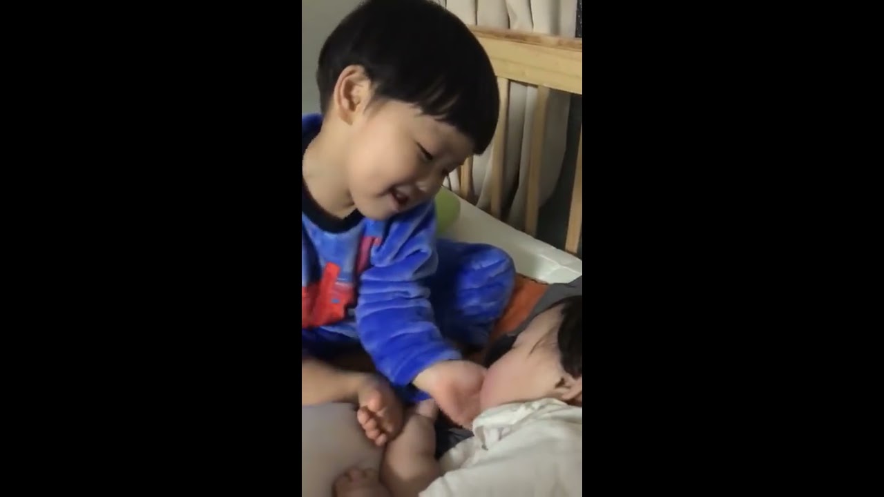 Hong Young Gi (미간까지 뽀뽀해주는 재원이 형아)
