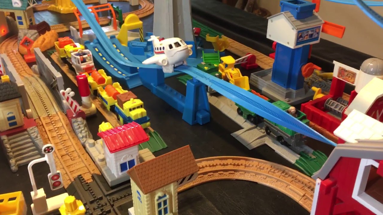 Geotrax Airport set bridge barn lighthouse windmill 1 Rc Plane 3 Rc Trains
