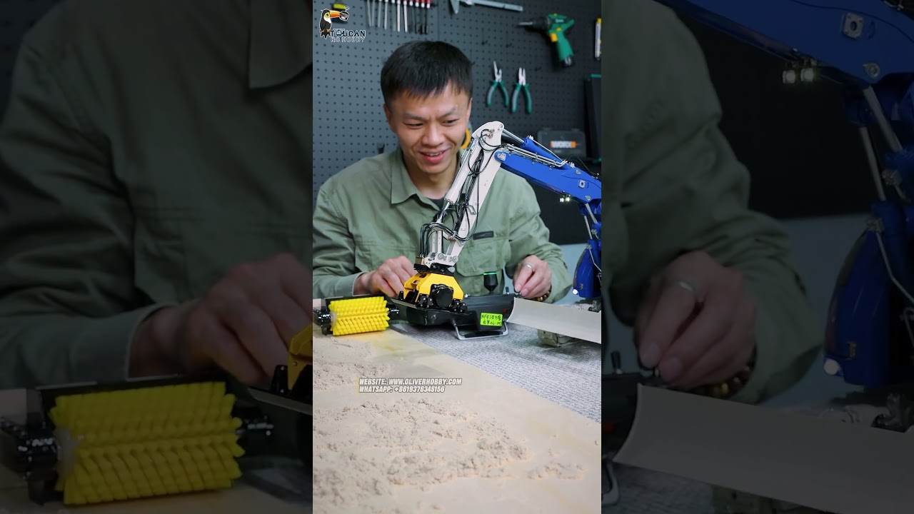 Благодаря этому мощному виброуплотнителю для LR914 PRO MAX каждый сантиметр песка будет идеально ...