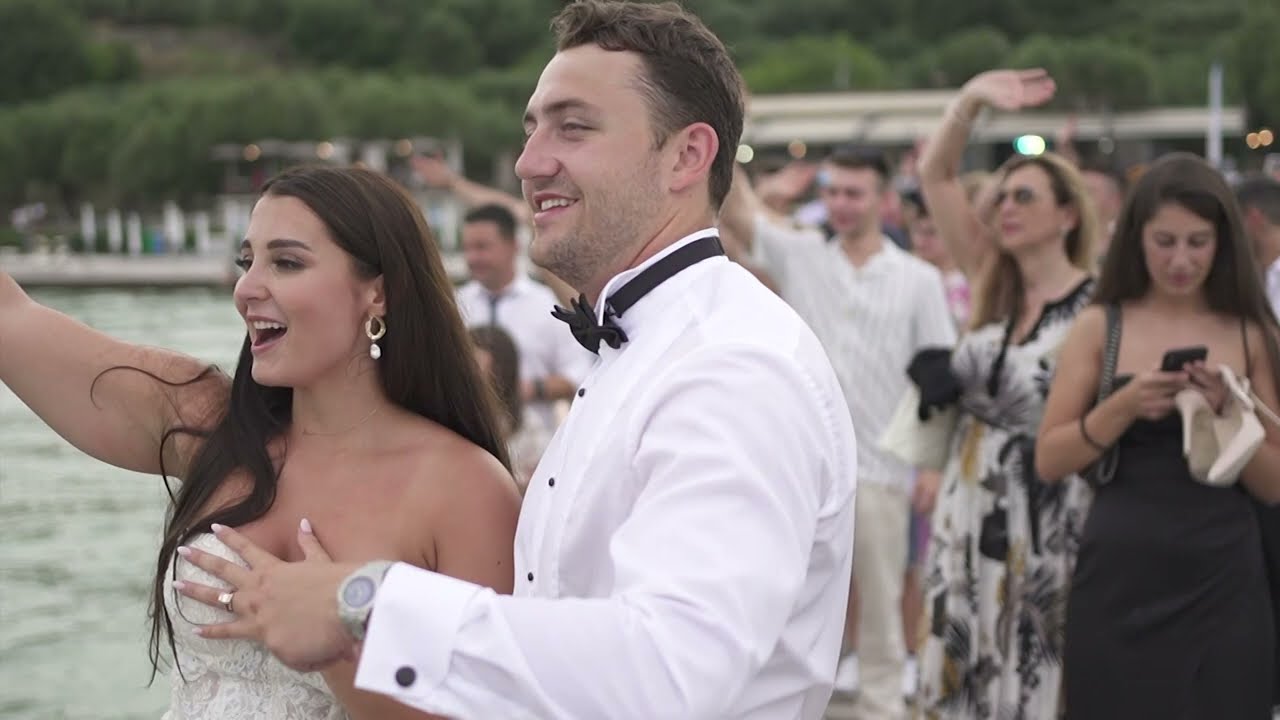 Il nostro regalo agli sposi. A Christian e Giulia con affetto Carolina, Riccardo, Anna e Max
