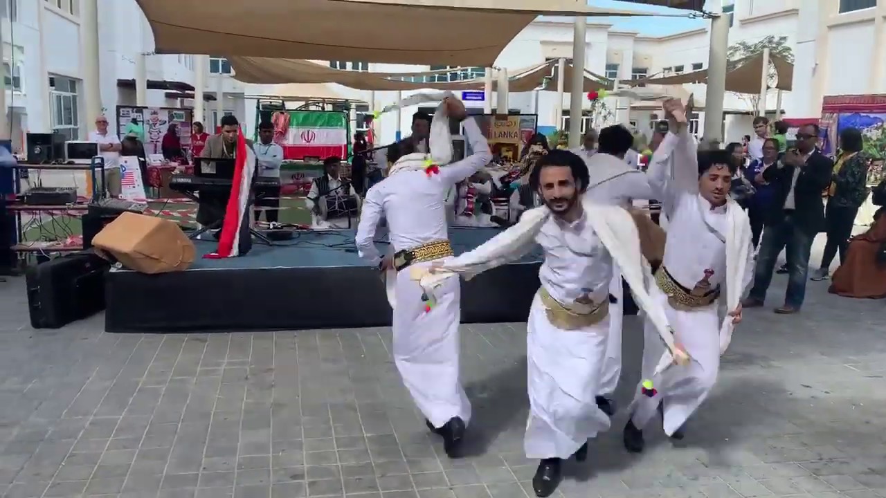 شاهد شباب اليمن يشعلون مسرح دبي بأجمل رقص وغناء الفنان طه باكر | وعيال الشاوش | سرحبي فيك | 2020