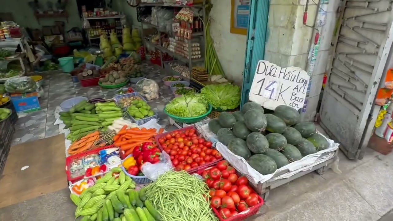 Market street in Binh Thanh area in Sai Gon November 9, 2025