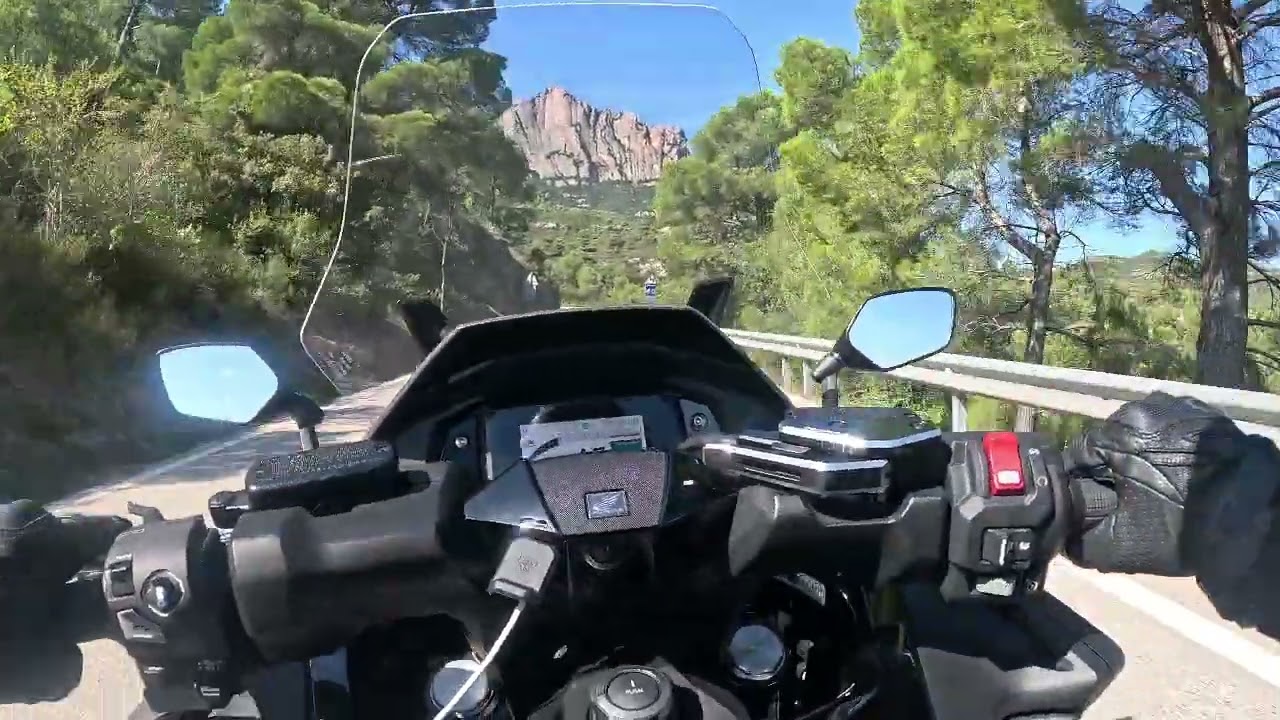 HONDA FORZA 750 - Subida a Montserrat. 