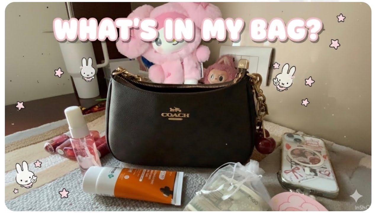 First video🌷| whats in my bag?👜| essentials🍰