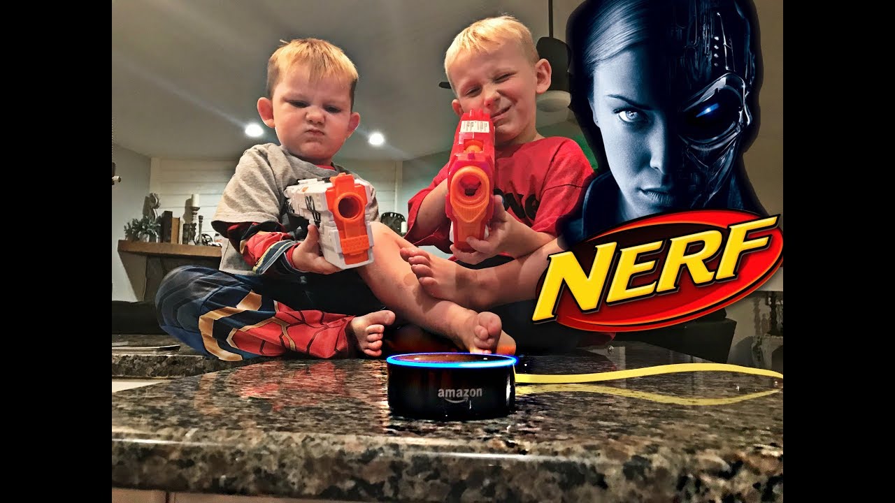 Война Nerf! Алекса против семьи Холл! Жуткий злобный смех!