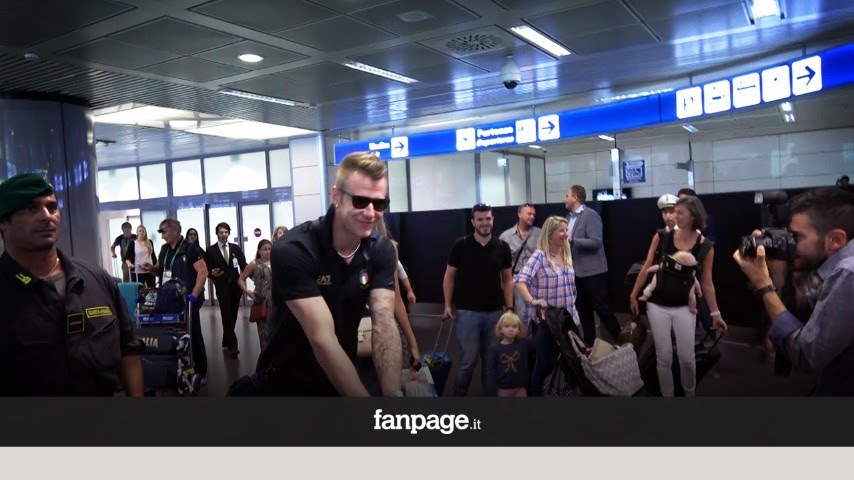 Rio, Ivan Zaytsev arriva a Fiumicino: fan in delirio per lo Zar