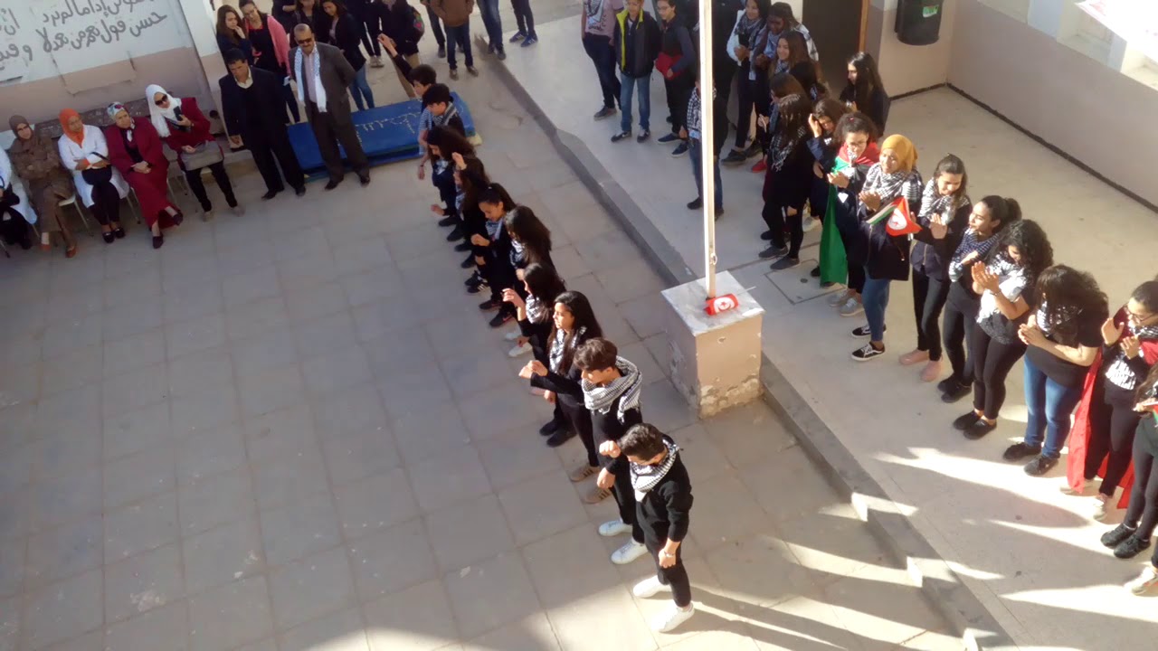 الدبكة الفلسطينية بمناسبة يوم الارض من اعداد تلاميذ المدرسة الاعدادية بالشيحيه (صفاقس)