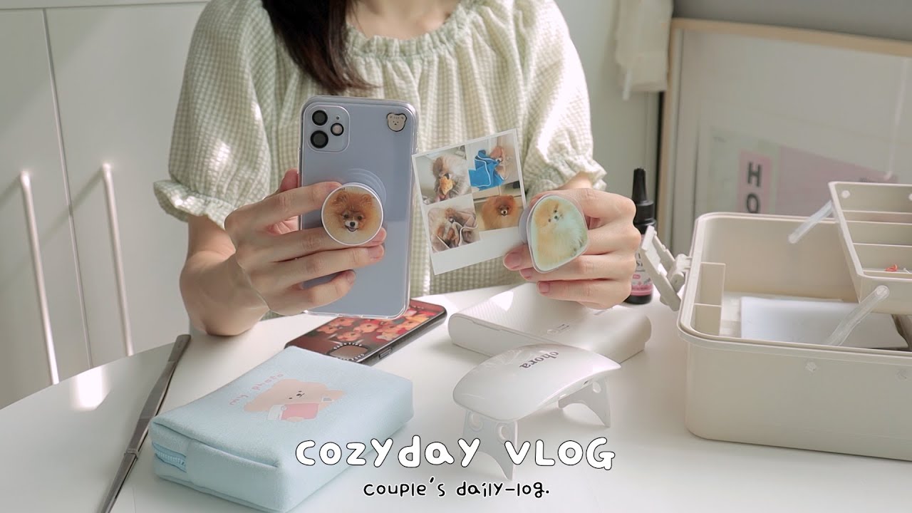 Sub) 직접 찍은 사진으로 졸귀탱 그립톡 만들기🐣짱쉬운 소시지 피자빵, 비주얼 폭발 안주와 토끼토닉, 콩알이와 고향 방문한 동거일상 | CozyDay