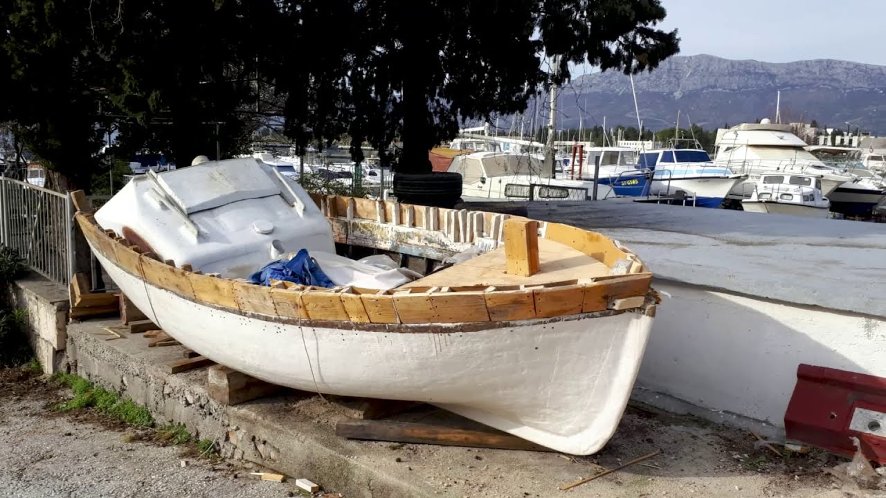 Restoration of wooden 1950's  boat & lamination with fiberglass, carbon fibers, and resin -  Part 1