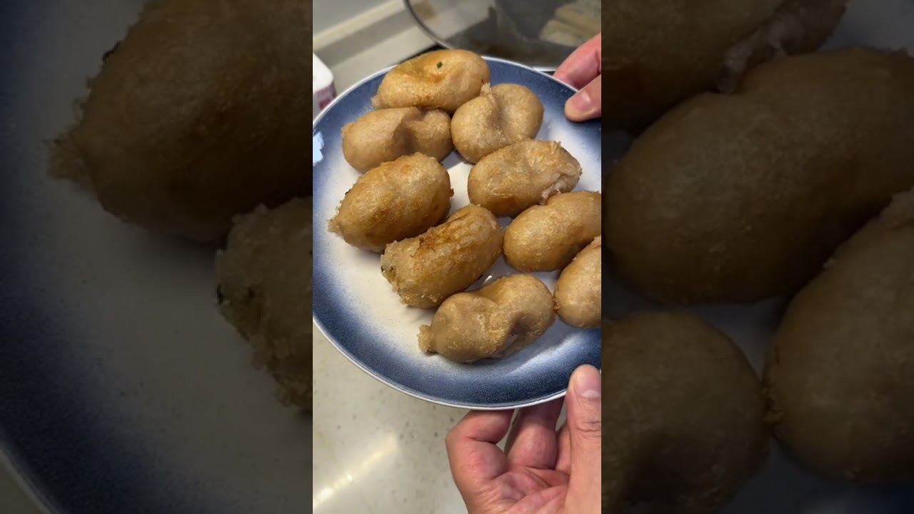 不用去厦门也能吃到当地特色美食芋泥包了！别看它长得像番薯包一样不起眼，但真的巨好吃！里面夹心满满的芋泥，外皮柔软劲道，馅料细腻绵密，还不甜腻，保留了芋头本身的清香，平时当早餐或者下午茶都很不错。爱吃