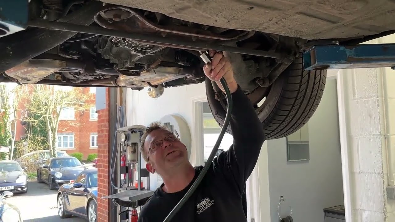 We Fired Up a Porsche 911 SC After 16 Years – and the Gearbox Oil Was 42 Years Old…