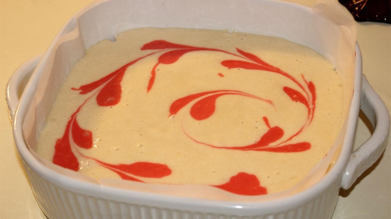 Разрезала пирог — а внутри сердечки! ❤️ Быстрый заливной пирог