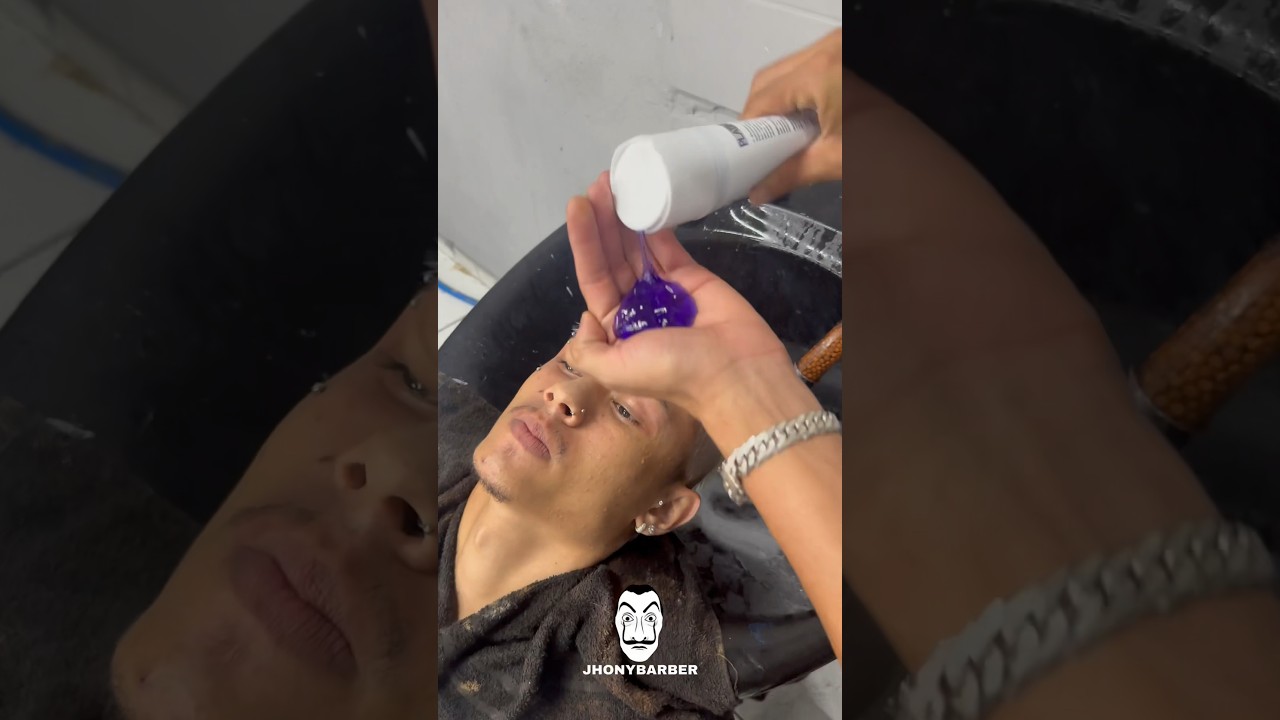 A maneira mais f&aacute;cil de fazer nevou no cabelo ❄️🙅🏻&zwj;♂️ #nevou #platinado #tutorial PARTE1