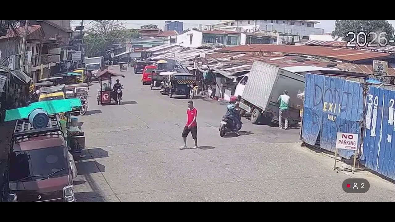 CARGO TRUCK.BROKEN TIRE #car #davaocity 