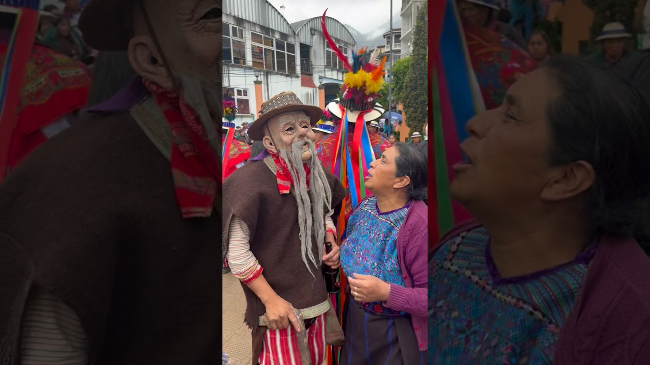 Abuelo de mil años bailando; disfrutando de la vida en el pueblo Maya