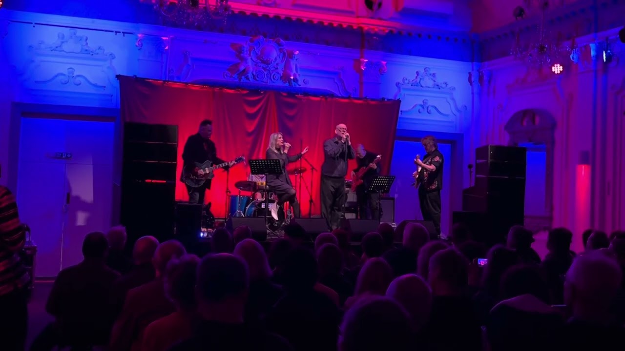 LLOYD/BEAN LIVE IN LONDON 2/5/2023.........UNKNOWN SONG