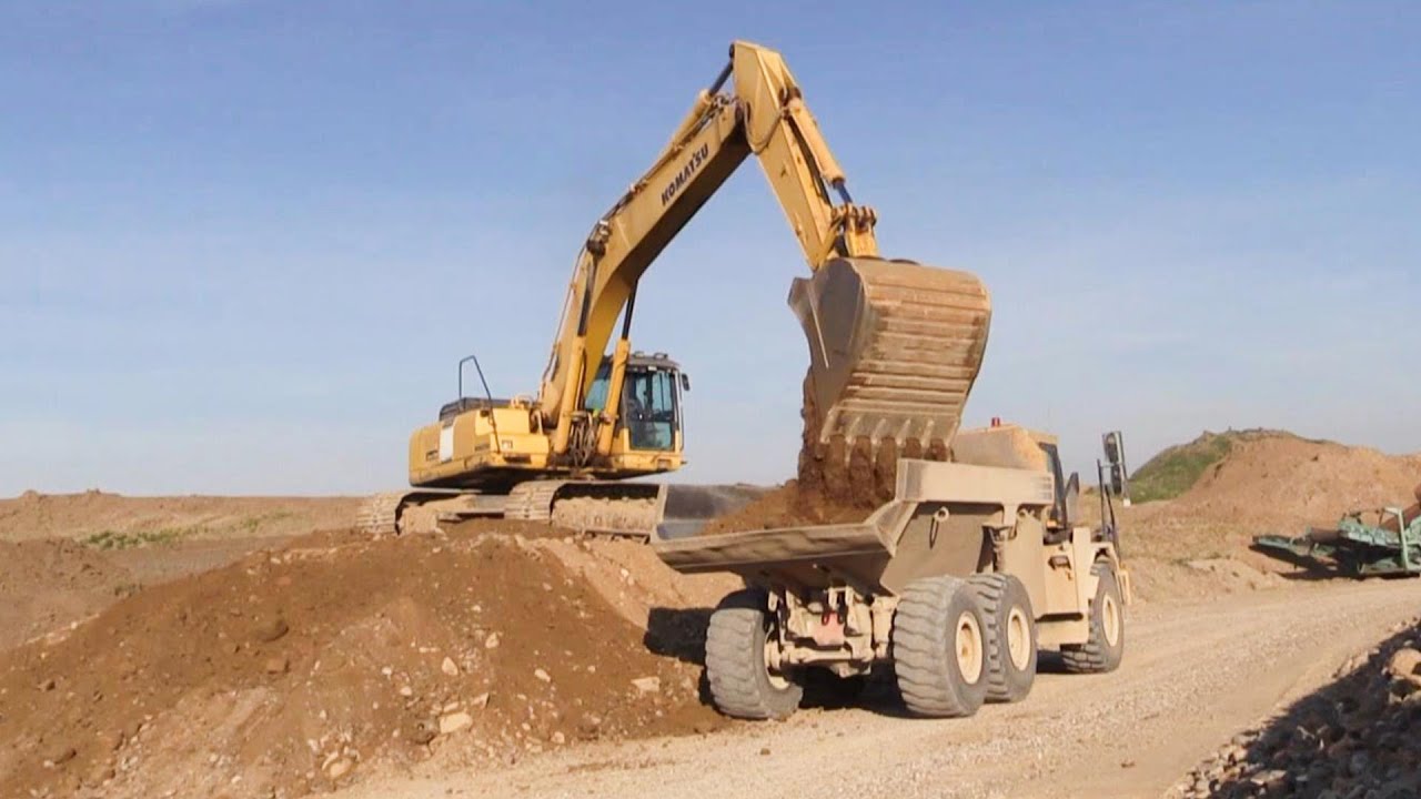 Loading Gravel With The Komatsu PC450 Excavator