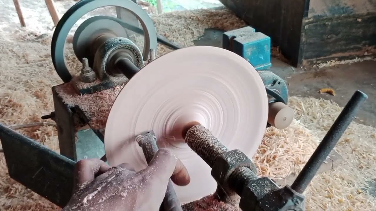 DENGAN MESIN BUBUT KAYU RAKITAN YANG SEDERHANA NEKAT MEMBUAT KERAJINAN_WOODTURNING
