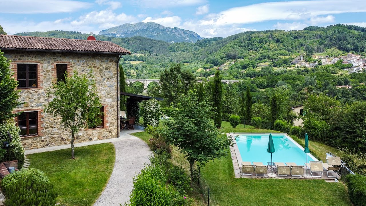 VINCA - JUST REDUCED PRICE - Tuscan farmhouse with stunning views, garden and swimming pool