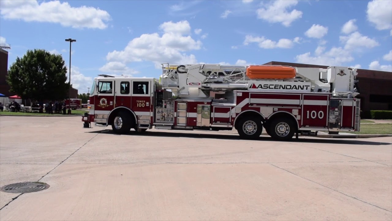 The Pierce Ascendant 100' Mid Mount Aerial Tower Performs!
