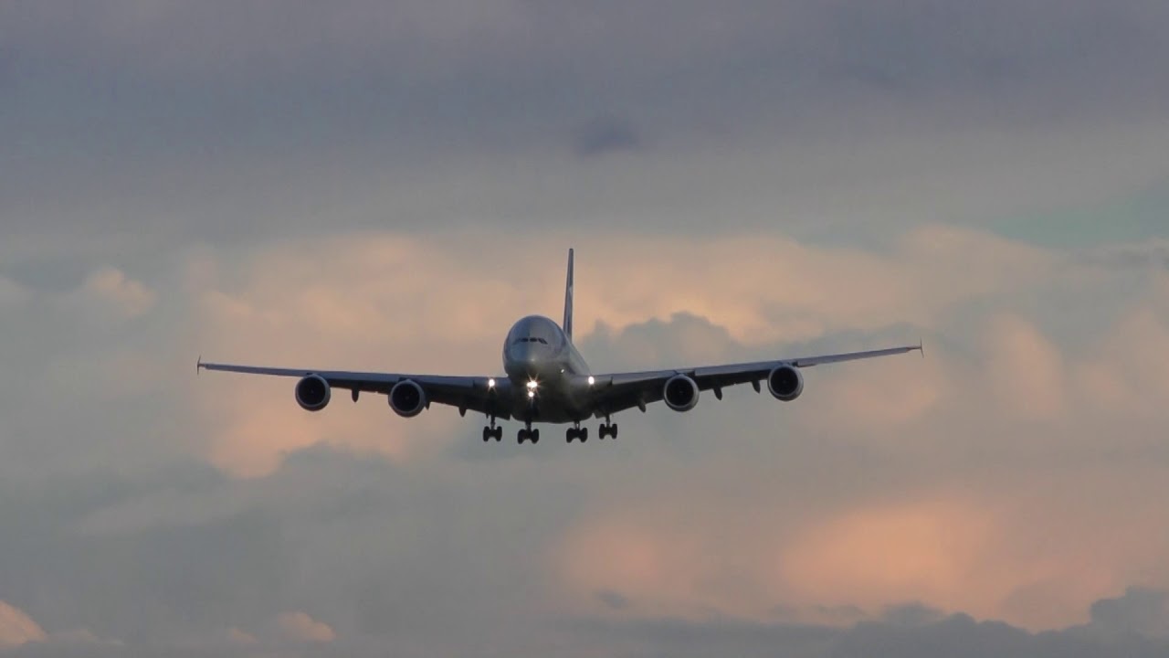 Etihad A380 Dramatic Side Shift Cross Wind Landing Melbourne Airport