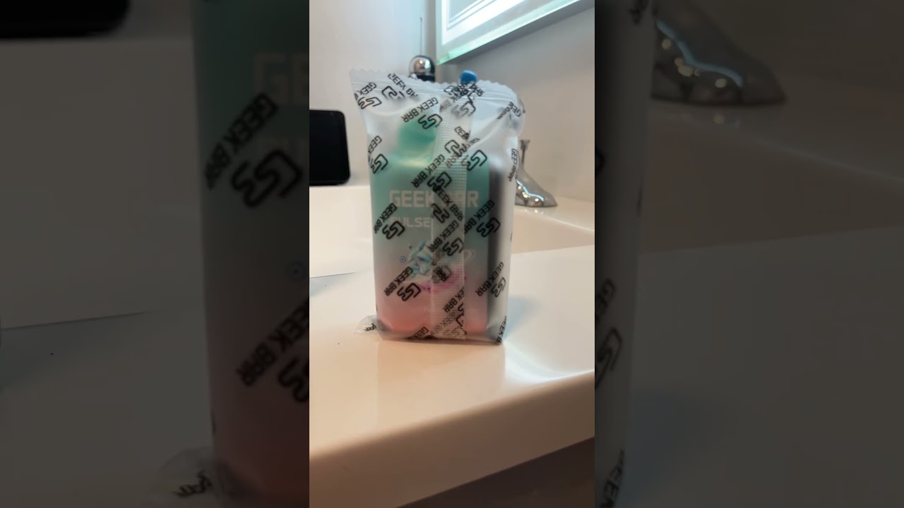 Geek bar frozen strawberry #vapelife #nic #geekbar