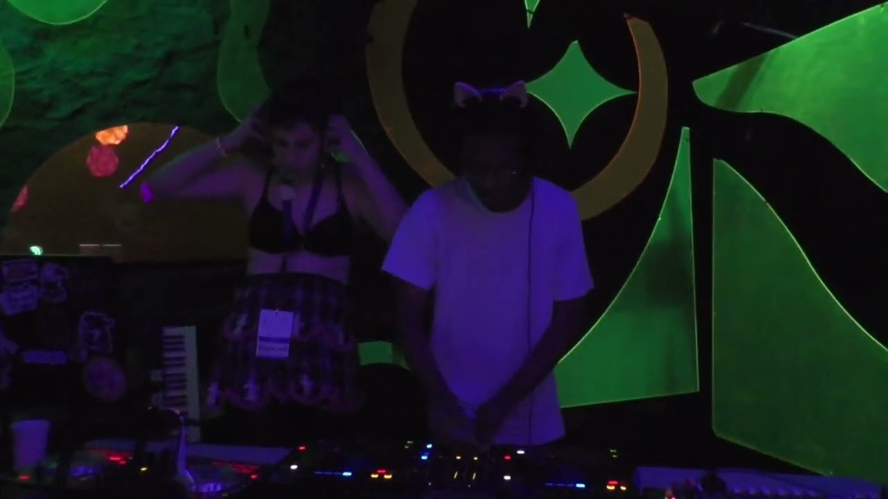 hyperpup x six28 @ furcon5 6-30-25