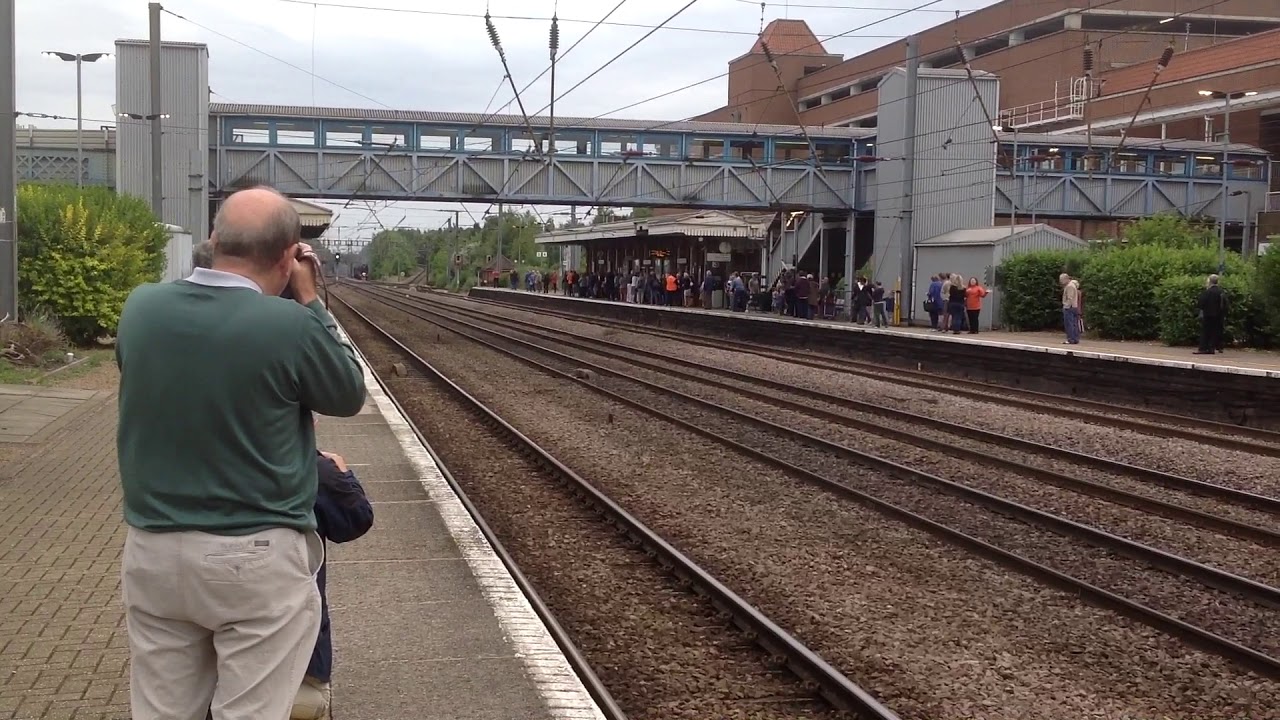 Flying Scotsman arrives at Welwyn Garden City Station 1st July 2017