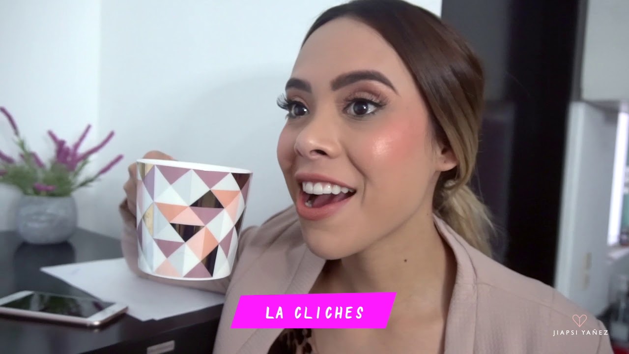 TRABAJANDO EN UNA OFICINA / JIAPSI YAÑEZ