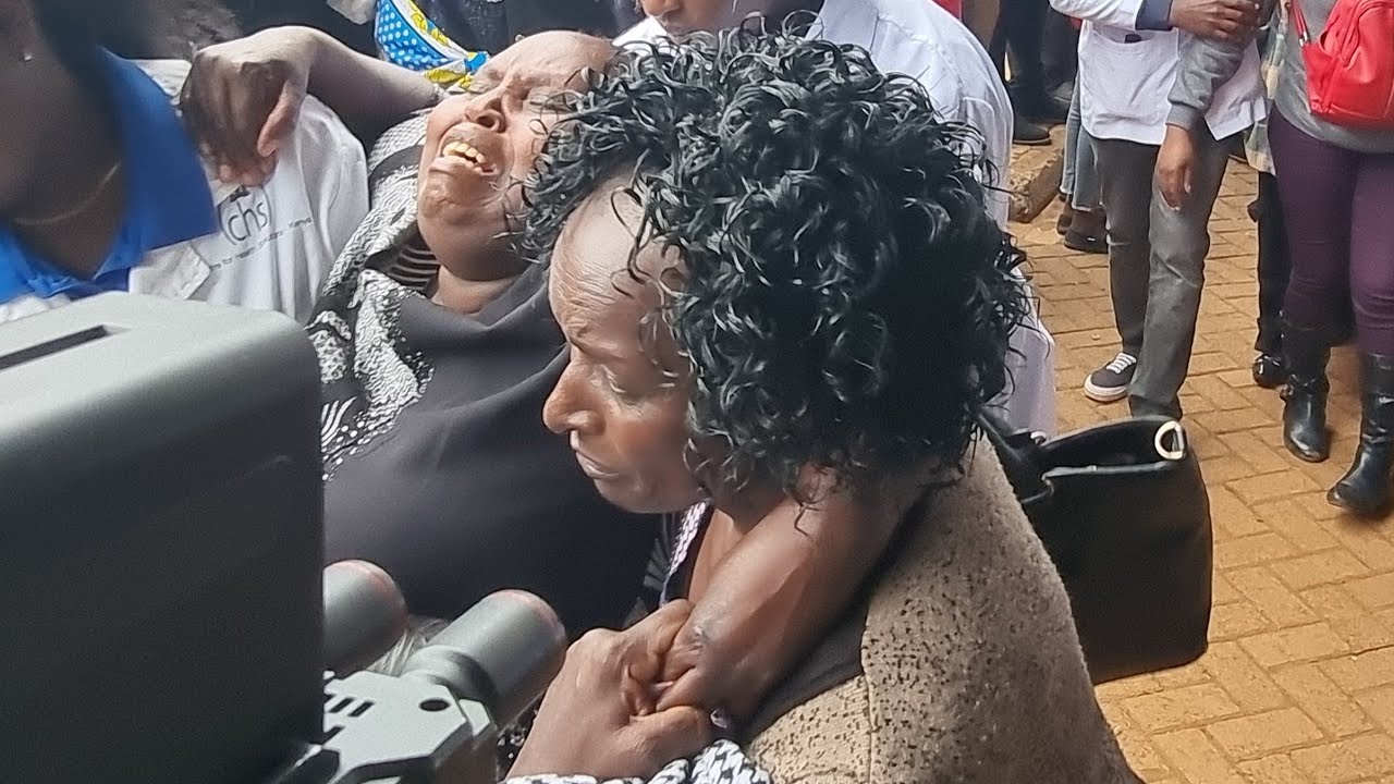 FAMILY CRY UNCONTROLLABLY AFTER THE ARRIVAL OF THE BODIES WHO D!ED ON ROAD ACCIDENT
