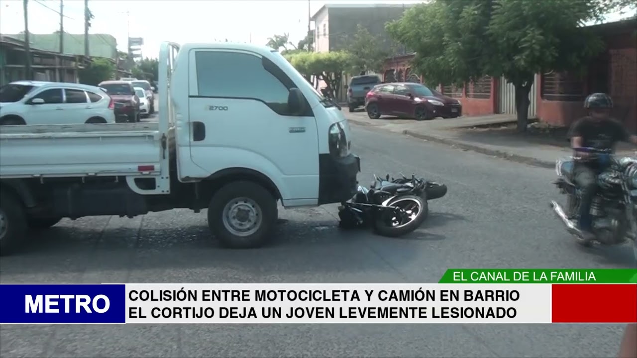 COLISIÓN ENTRE MOTOCICLETA Y CAMIÓN EN BARRIO EL CORTIJO DEJA UN JOVEN LEVEMENTE LESIONADO