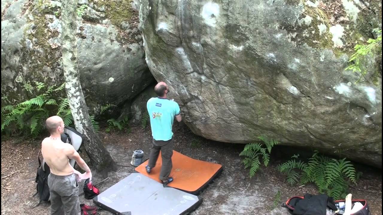 Fontainebleau bouldering - Chasseur de Prises 7a)
