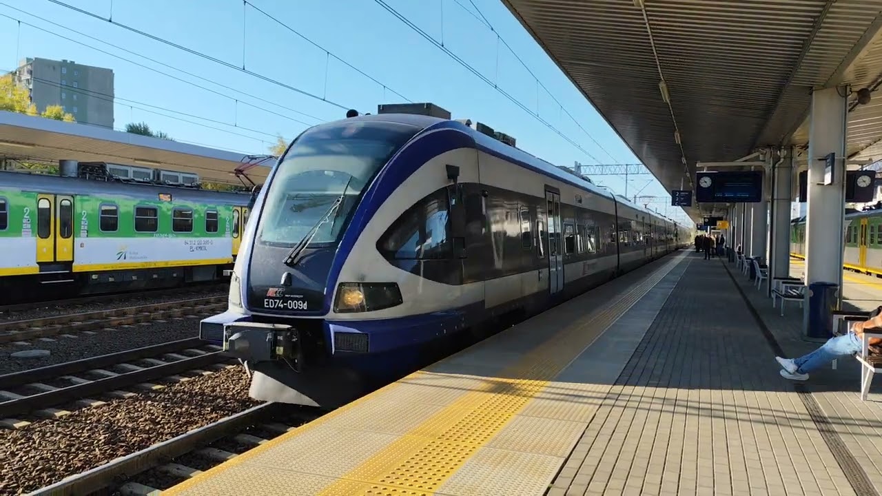 Wjazd w perony IC Morcinek. Duet Edyt ED74 009 i ED74 ... PKP Radom Główny 