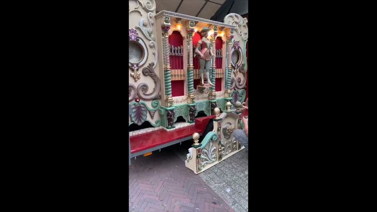Compilatie van openbare facebook video's met Draaiorgels