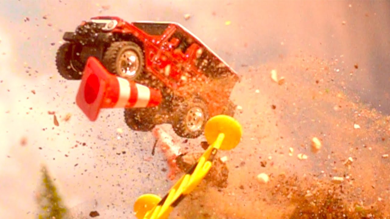 Extreme 1/64 Scale Hotwheels 4x4 Diecast Action Crash & Fail Compilation - Super Slow Motion 1000fps