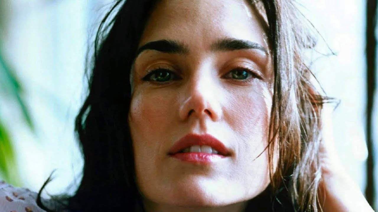 Jennifer Connelly&rsquo;s Beach Style Gets Fans Talking