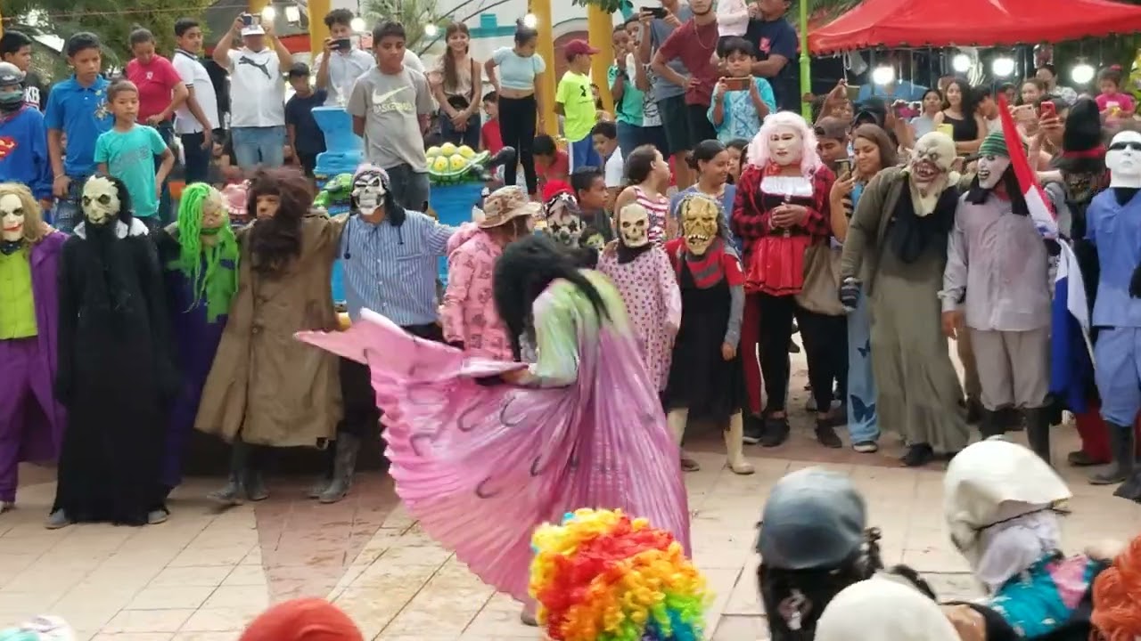 mojiganga  feria de mayo 2023 en ajuterique comayagua 😁😁