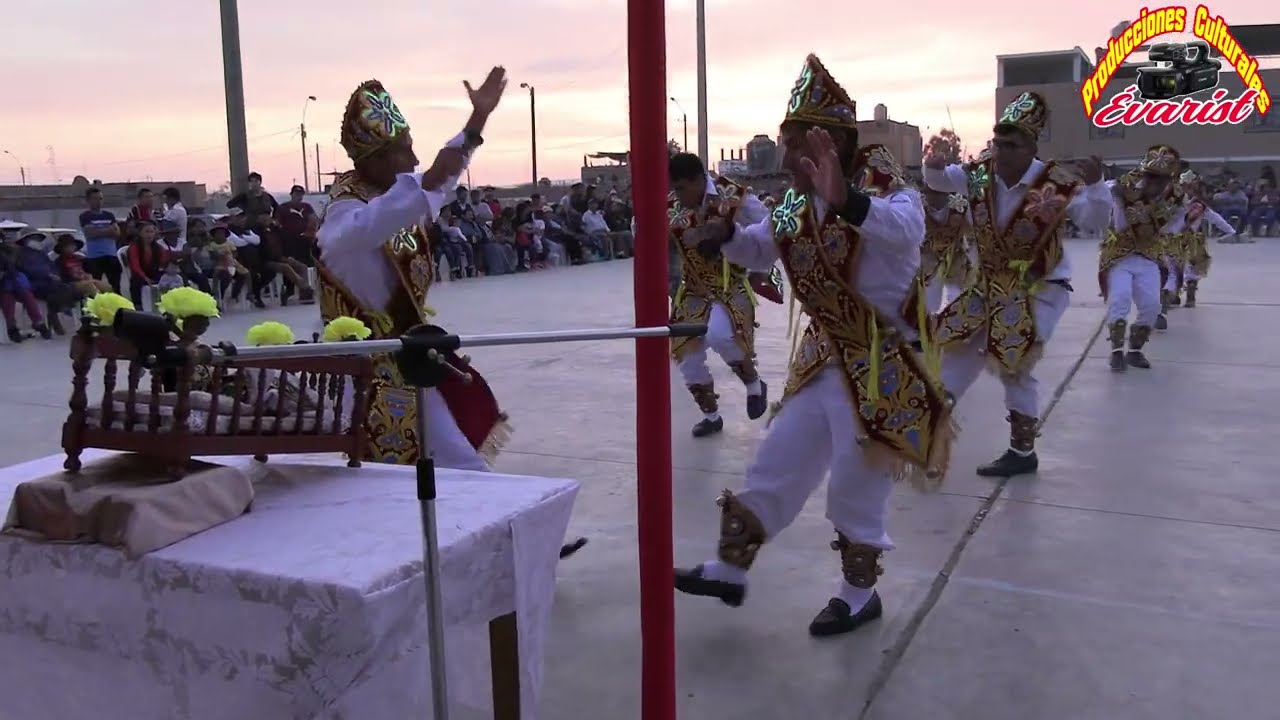 LA COMPARSA DE NEGRITOS EN LA BAJADA  DE SATO DOMINGO DE CAPILLA SUR EN ICA