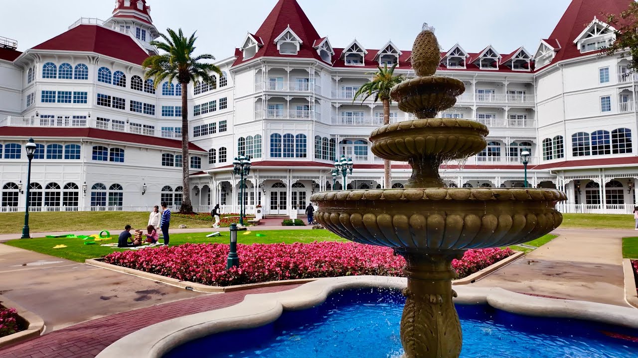 Sunny Grand Floridian Stroll - Large Scaffolding and Christmas Tree Gone!