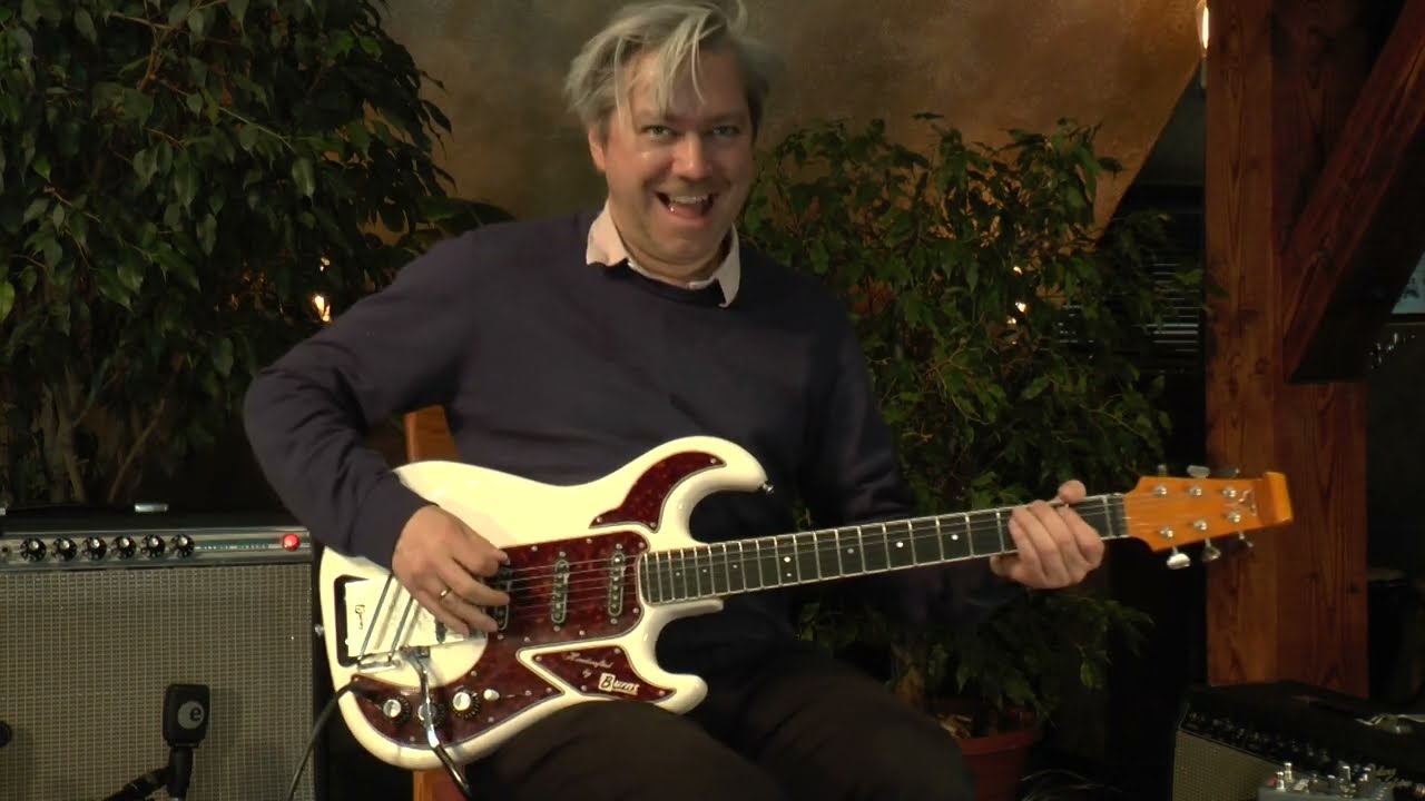 Burns The Legend Deluxe from 2002 made in UK presented by Tobias Hoffmann @ Vintage Guitar Oldenburg