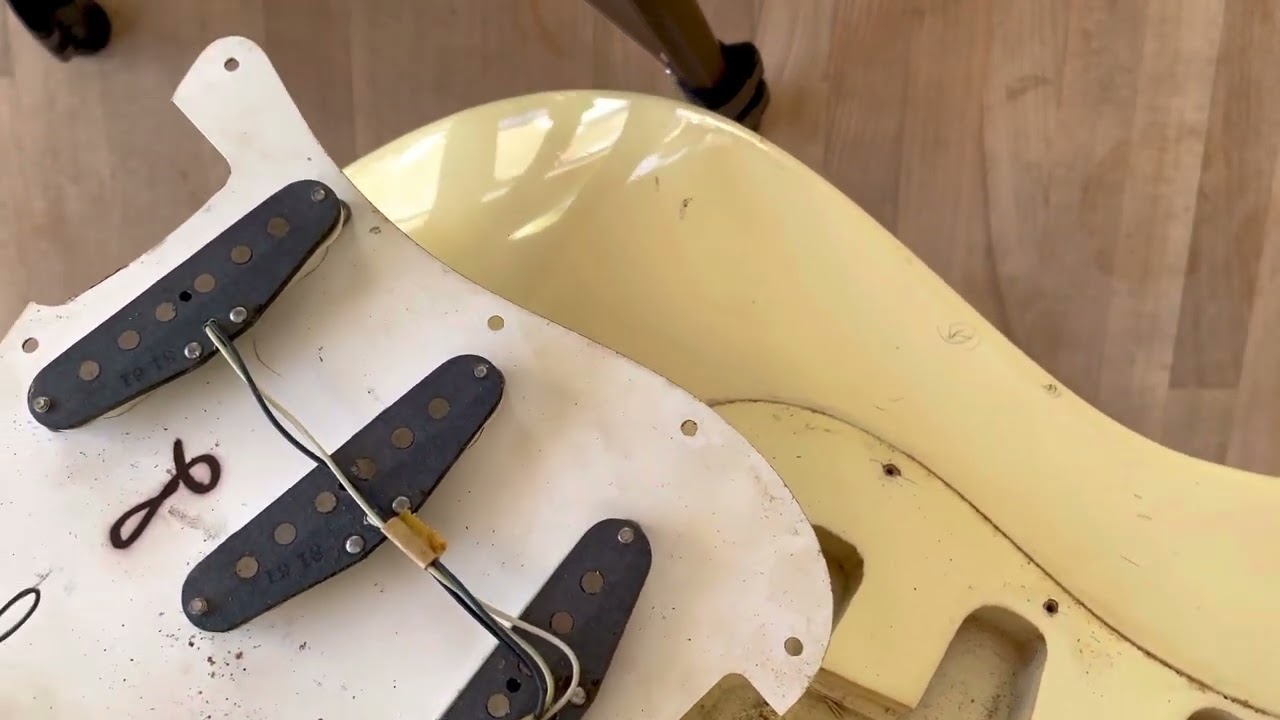 1971 Fender Stratocaster on the workbench, a look inside, shaped like an early 60s Strat, 3290 gr!