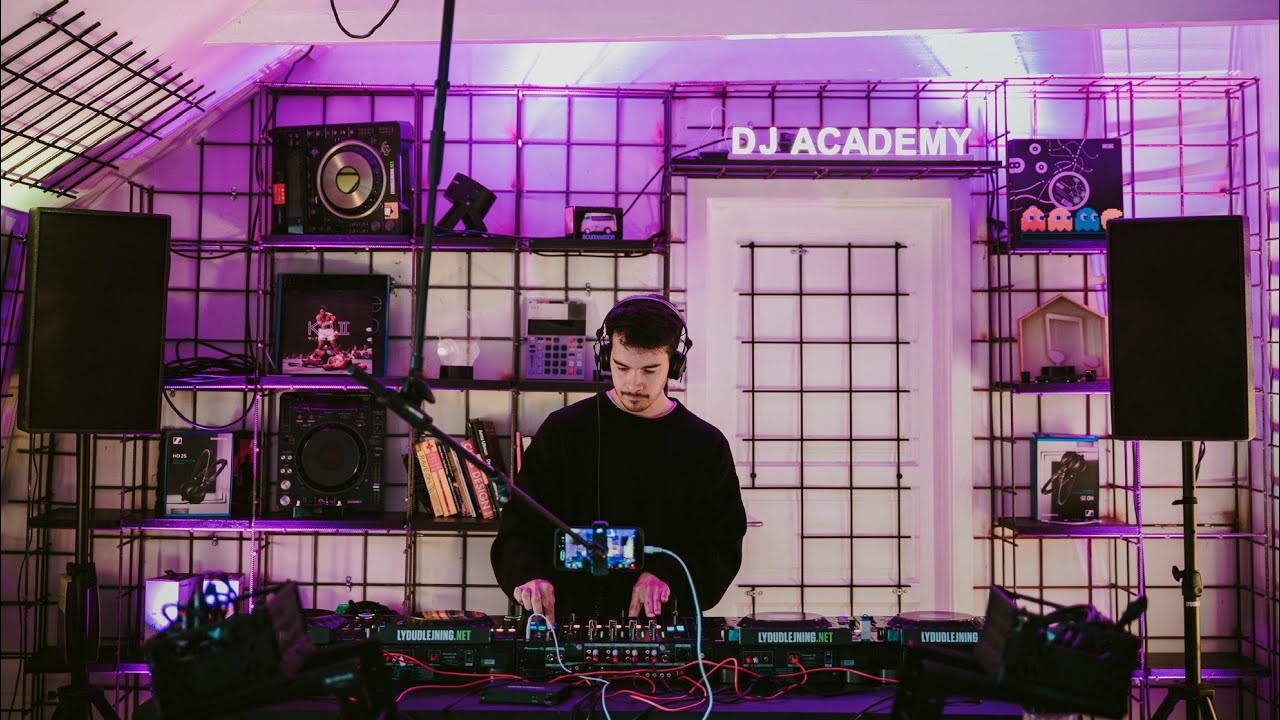 EZEQUIEL PERINI Dj Set at LYDUDLEJNING STUDIO , Copenhaguen - Denmark.