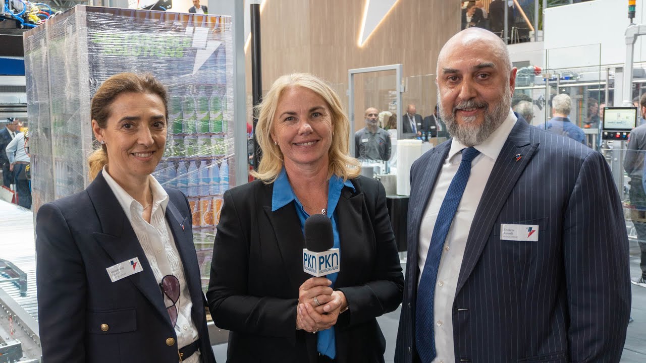 Interpack 2023: Lindy Hughson with Enrico and Valentina Aureli from Robopac