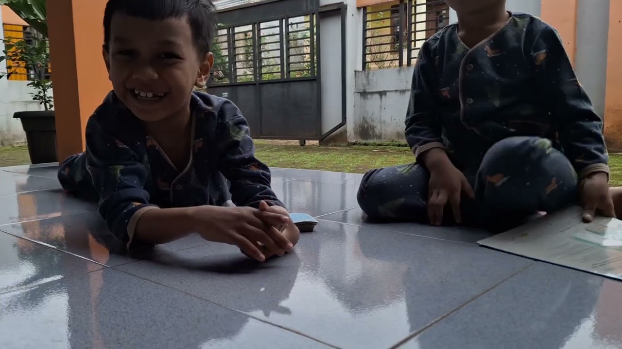 Tepuk gaburan  dengan alat, abi menang banyak